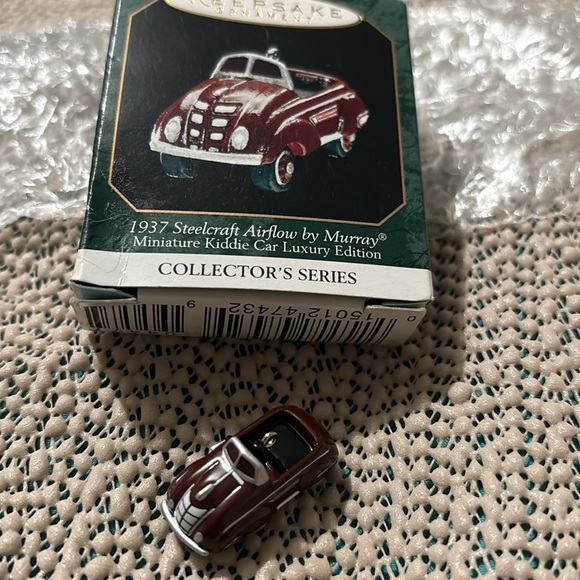 KEEPSAKE ORNAMENT MINIATURE KIDDIE CAR LUXURY EDITION - Picture 9 of 16